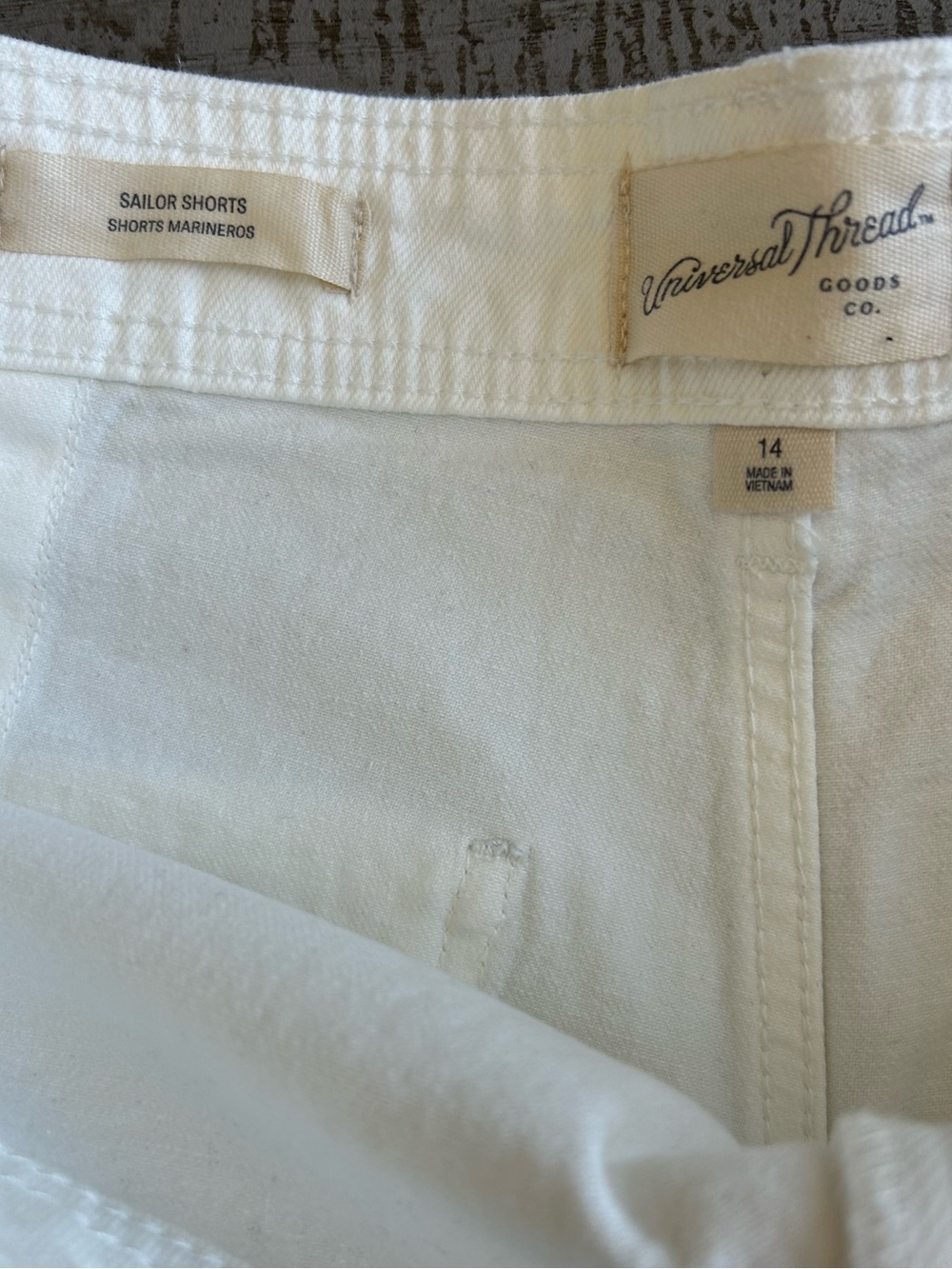 Universal Thread Women's High Rise 2.5" Inseam Sailor Jean Shorts White Size 14 - Picture 4 of 7